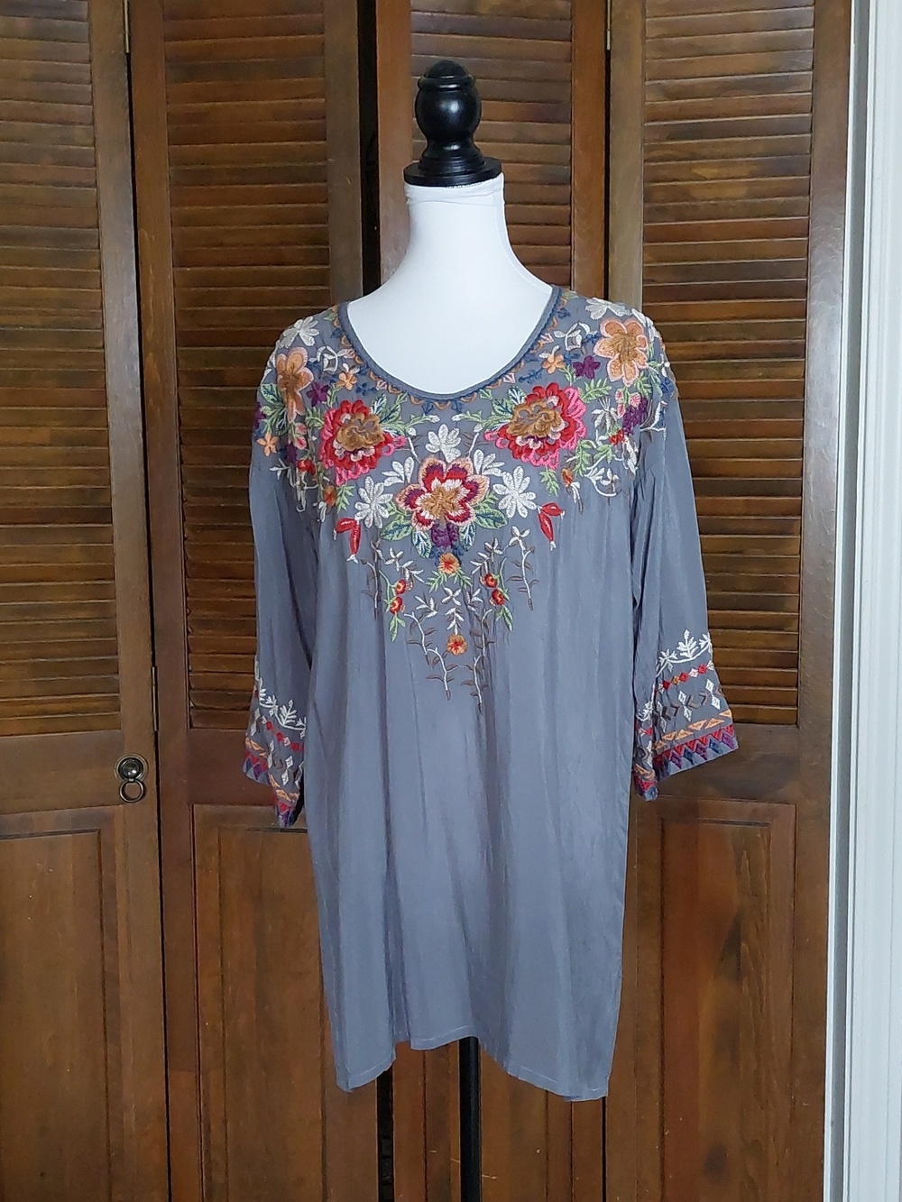 Johnny Was Collection Gray Shaylee Embroidered Tunic Blouse Sz XS